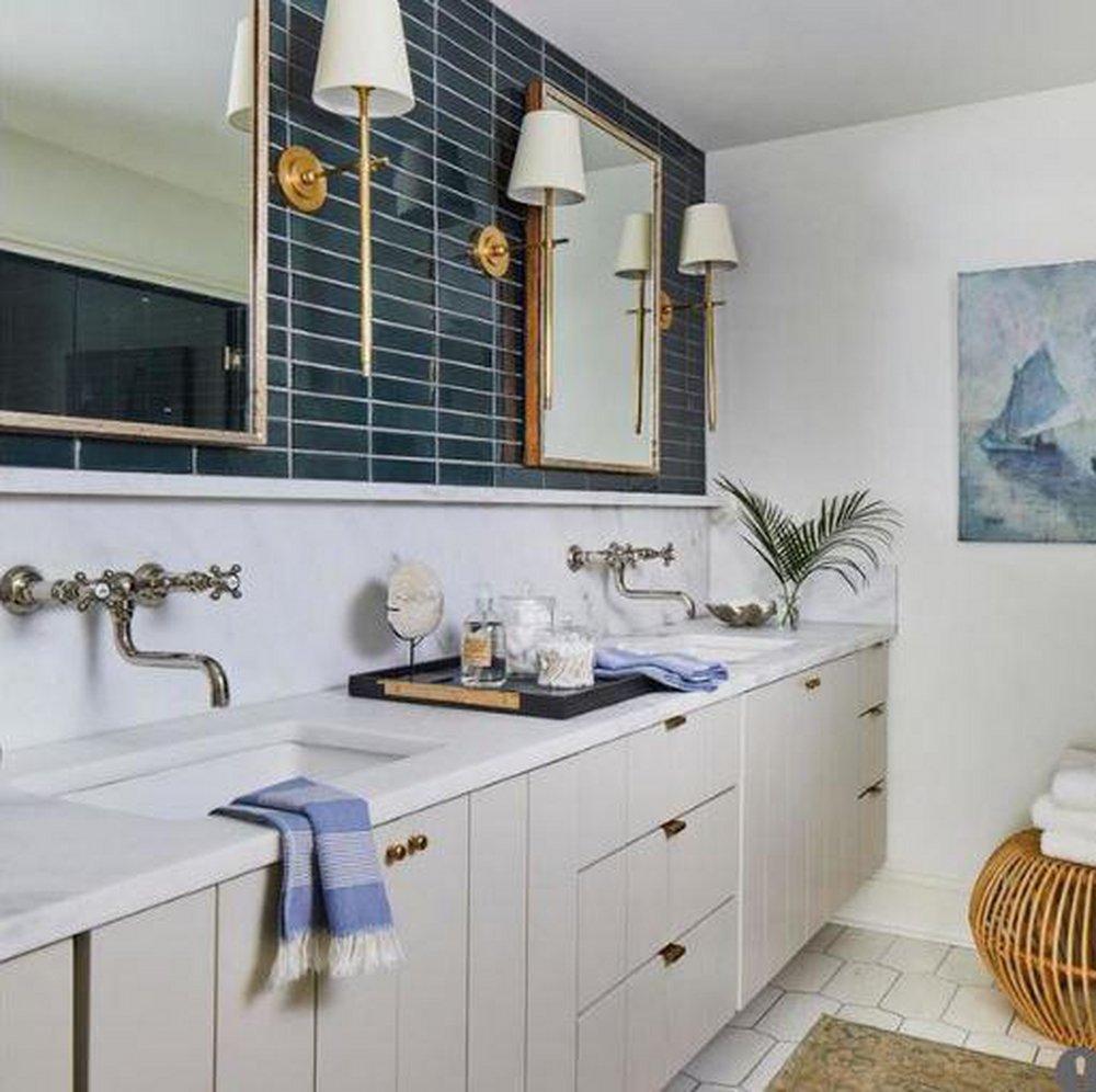 Visual Comfort & Co. Signature Hand-Rubbed Antique Brass 1-Light 60W 26-3/4 in. Wall Sconce 