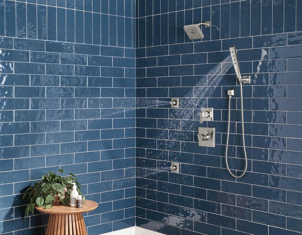 CCY 1.75 GPM 4F H/SHWR SYS W/ 82 HOSE LUMICOAT STAINLESS *H2OKINETIC 