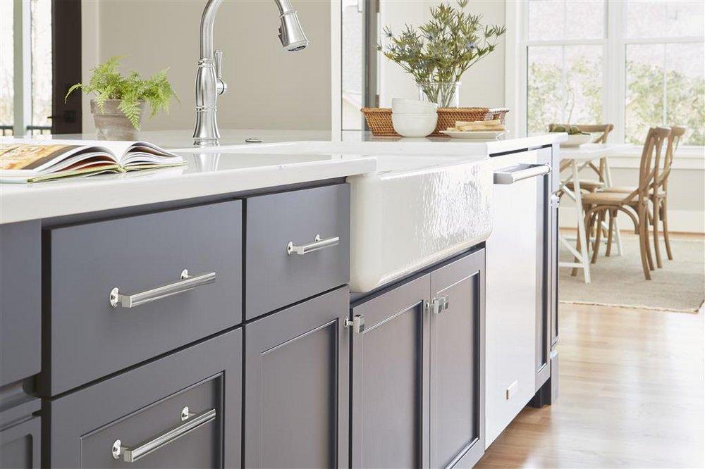 EVERETT 1-1/4 32 MM LENGTH POLISHED CHROME CABINET KNOB 