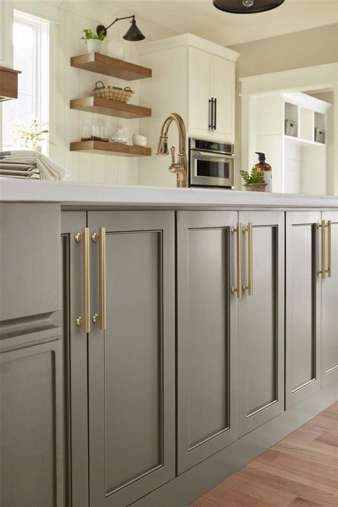 EVERETT 8-13/16 224 MM CENTER-TO-CENTER GOLDEN CHAMPAGNE CABINET PULL 