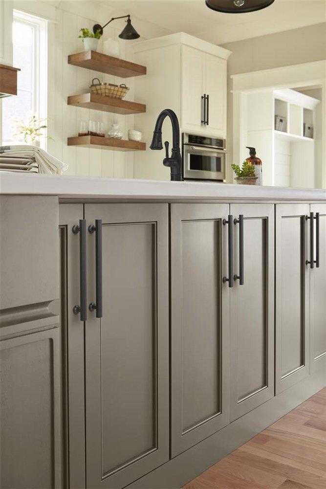 EVERETT 8-13/16 224 MM CENTER-TO-CENTER MATTE BLACK CABINET PULL 