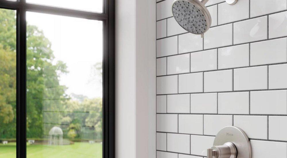 CAPISTRANO TUB & SHOWER TRIM WITH VALVE IN SPOT DEFENSE BRUSHED NICKEL 