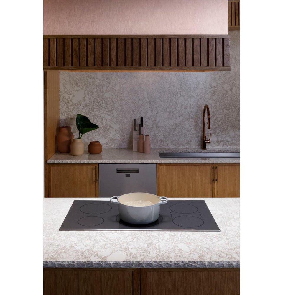 36 in. 5 Burner Induction Cooktop in Black 