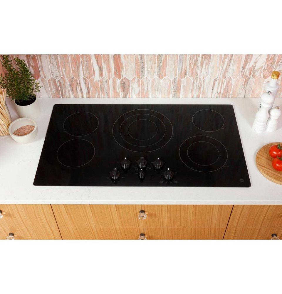 GE&reg; Black 5-Element Radiant Cooktop 