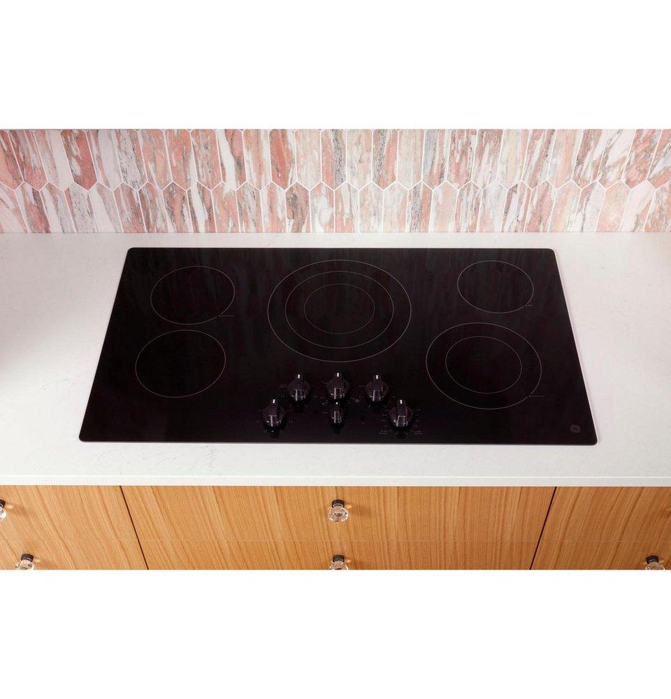 GE&reg; Black 5-Element Radiant Cooktop 