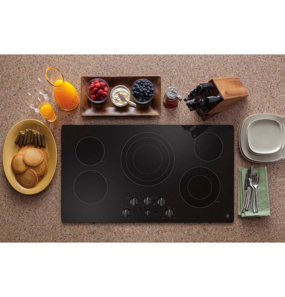 36 in. 5 Burner Radiant Electric Cooktop in Black 