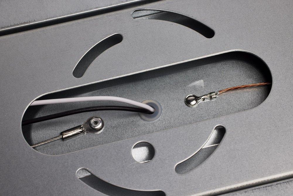 BLINK PRO - 42 WATT; 5.5 IN. X 48 IN.; SURFACE MOUNT LED; CCT SELECTABLE; 90 CRI; WHITE FINISH; 120/277 VOLT; RECTANGULAR SHAPE 