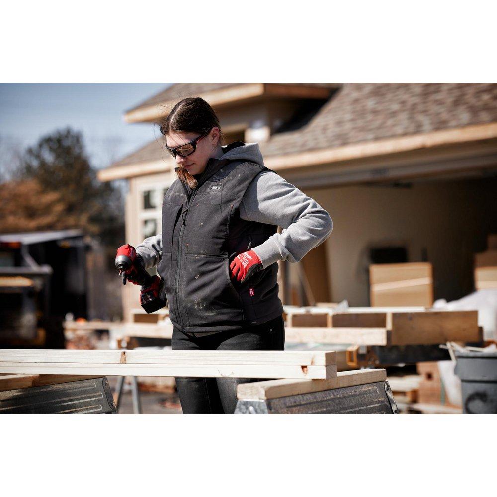 Milwaukee&reg; Black 12V 4 Piece Lithium-ion Polyester Heated Vest in Black 
