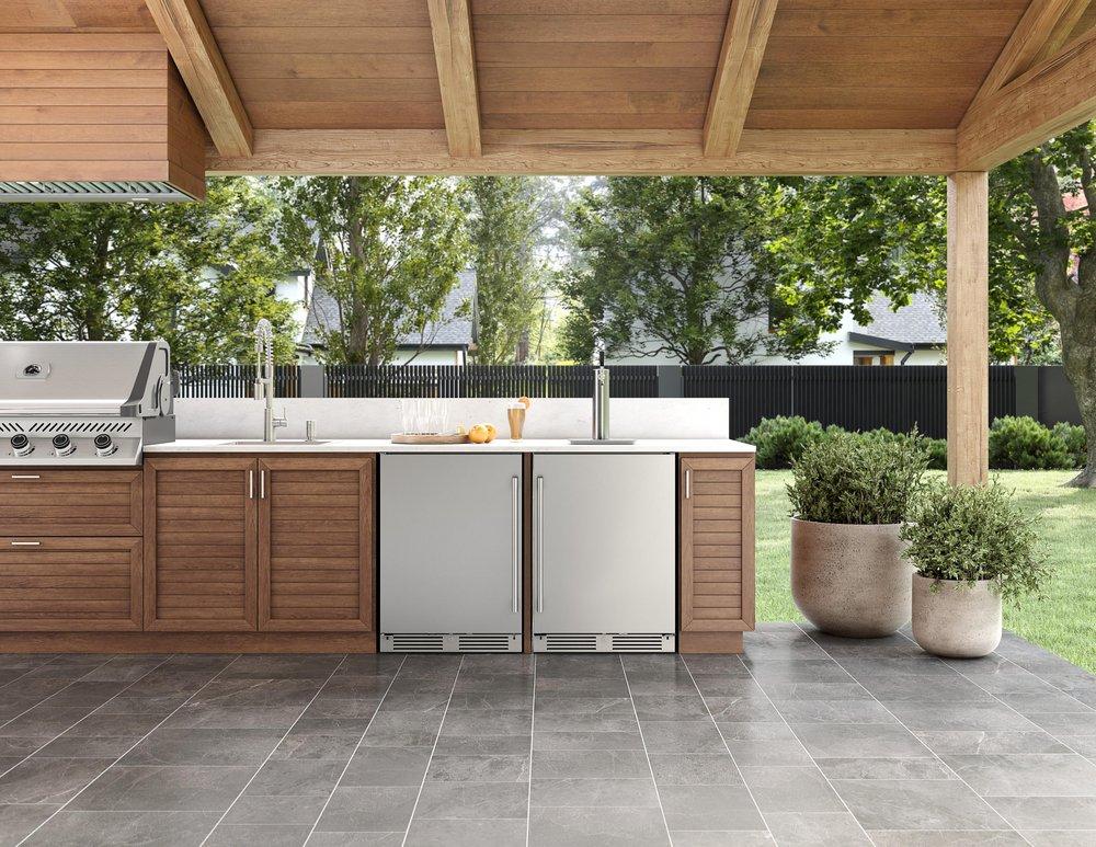 24 in. Single Zone Under Counter Outdoor Kegerator & Beverage Cooler in Stainless Steel with Reversible Door 