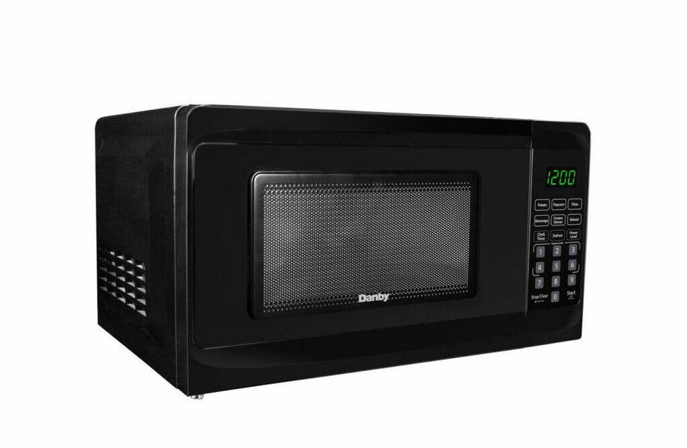700 W Compact Microwave in Black 