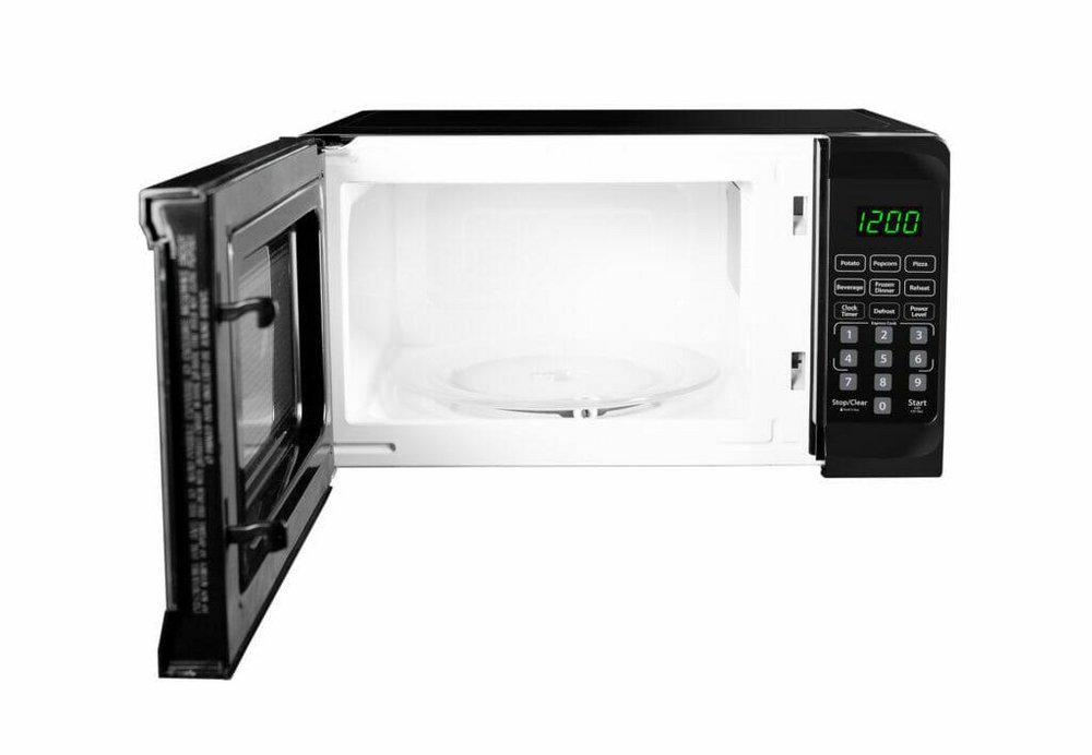 700 W Compact Microwave in Black 