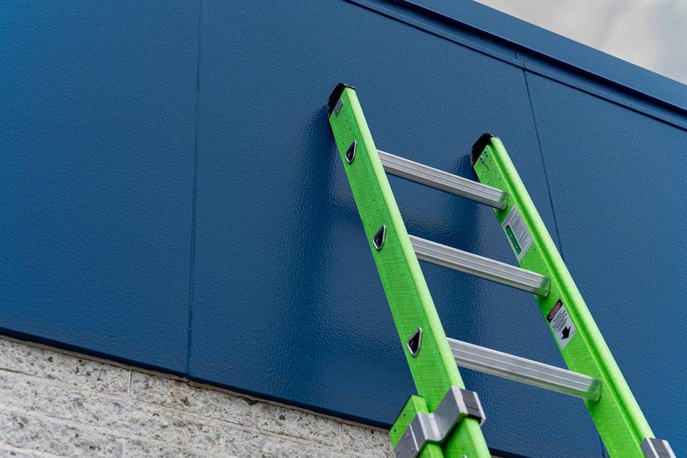 Werner Ladder Safety Green Fiberglass 375 lb. Extension Ladder 