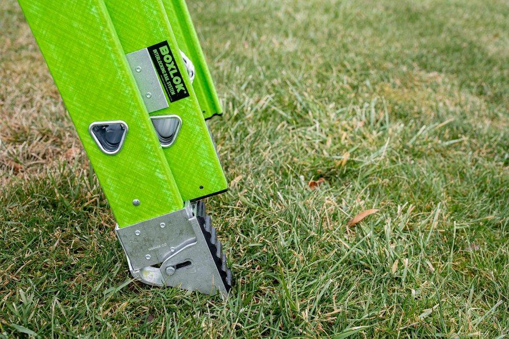 Werner Ladder Safety Green Fiberglass 375 lb. Extension Ladder 