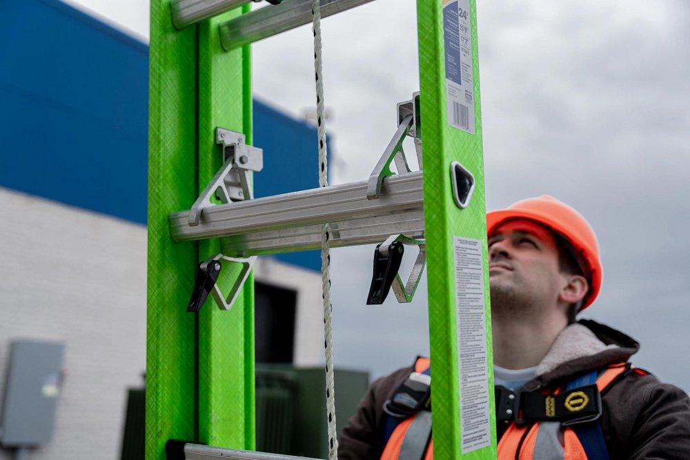 Werner Ladder Safety Green Fiberglass 375 lb. Extension Ladder 