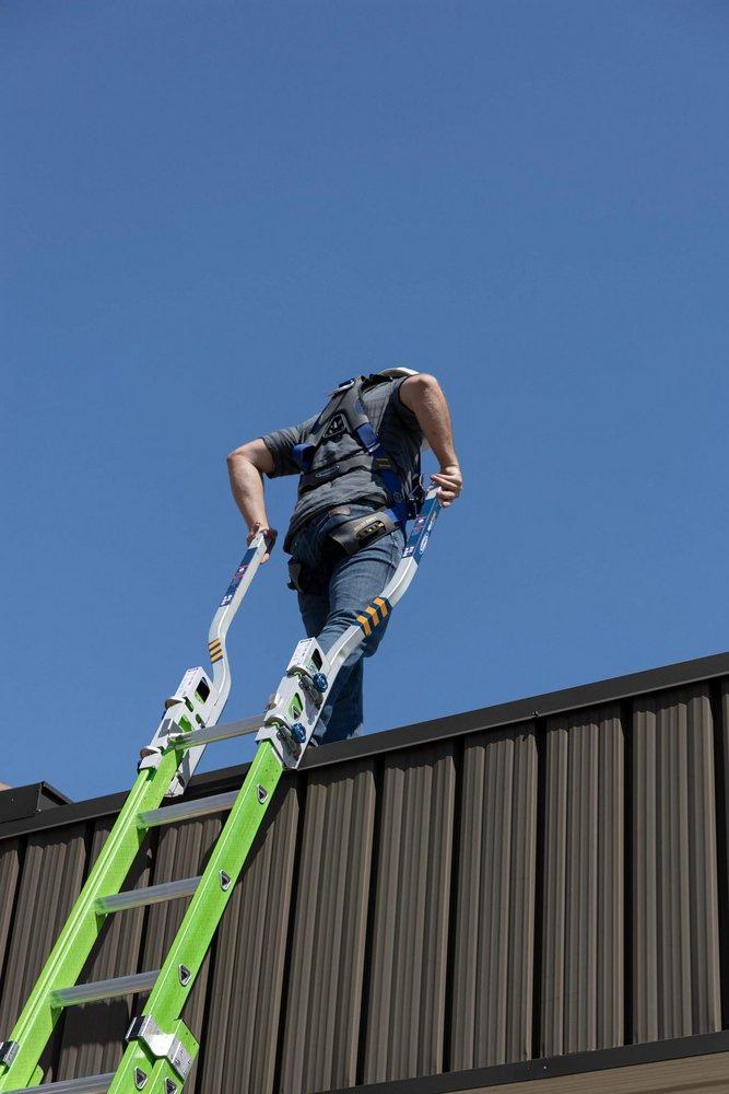 Werner Ladder Safety Green Fiberglass 375 lb. Extension Ladder 