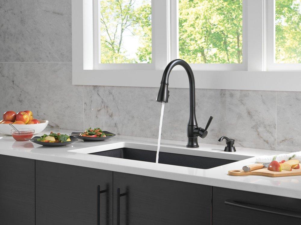 Single Handle Pull Down Kitchen Faucet with Soap Dispenser in Matte Black 