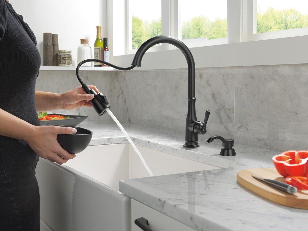 Delta Faucet Matte Black Single Handle Pull Down Kitchen Faucet 
