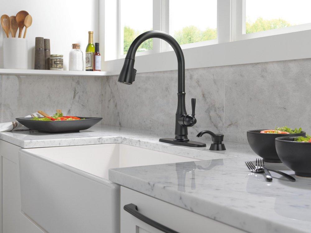 Delta Faucet Matte Black Single Handle Pull Down Kitchen Faucet 
