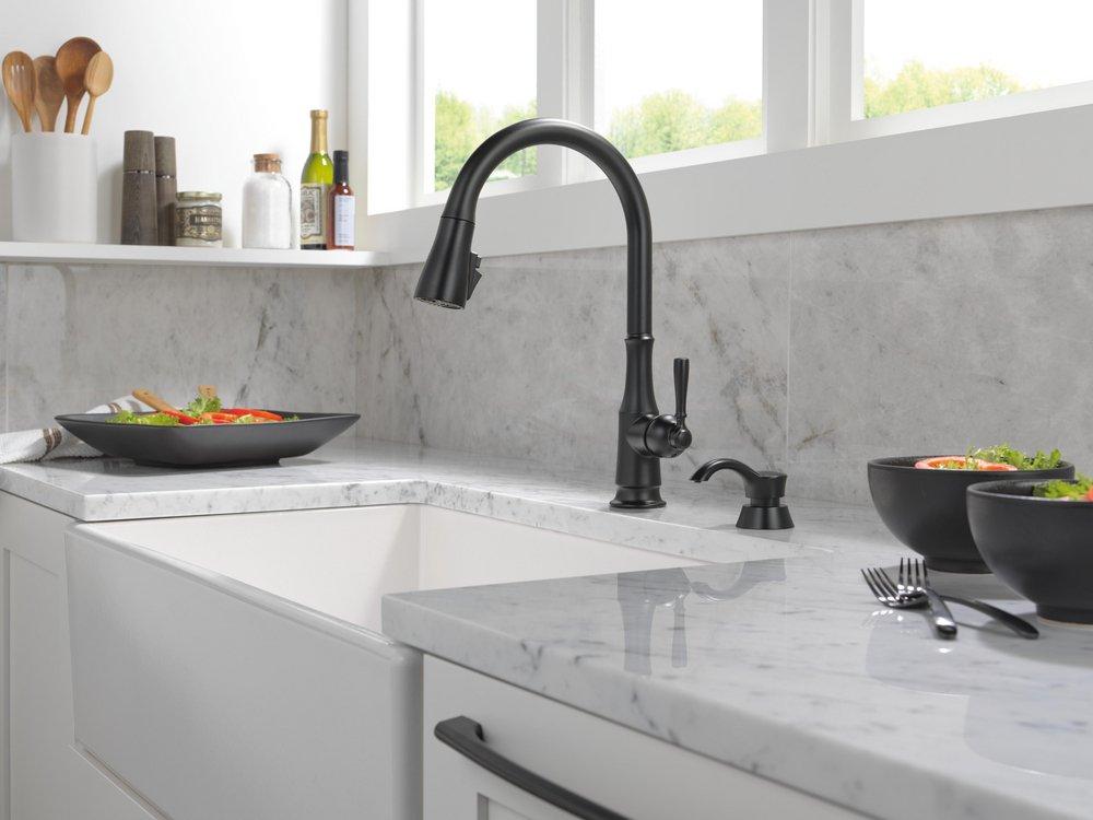 Delta Faucet Matte Black Single Handle Pull Down Kitchen Faucet 