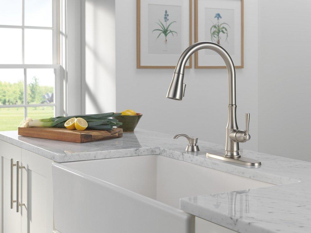 Delta Faucet SpotShield Stainless Single Handle Pull Down Kitchen Faucet 