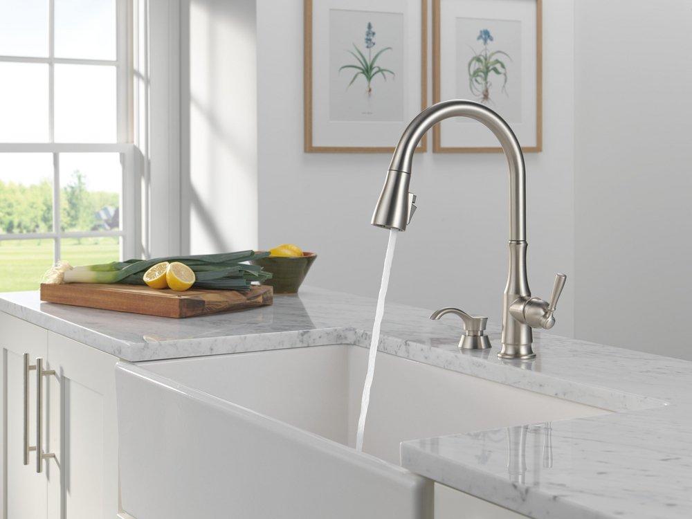 Delta Faucet SpotShield Stainless Single Handle Pull Down Kitchen Faucet 