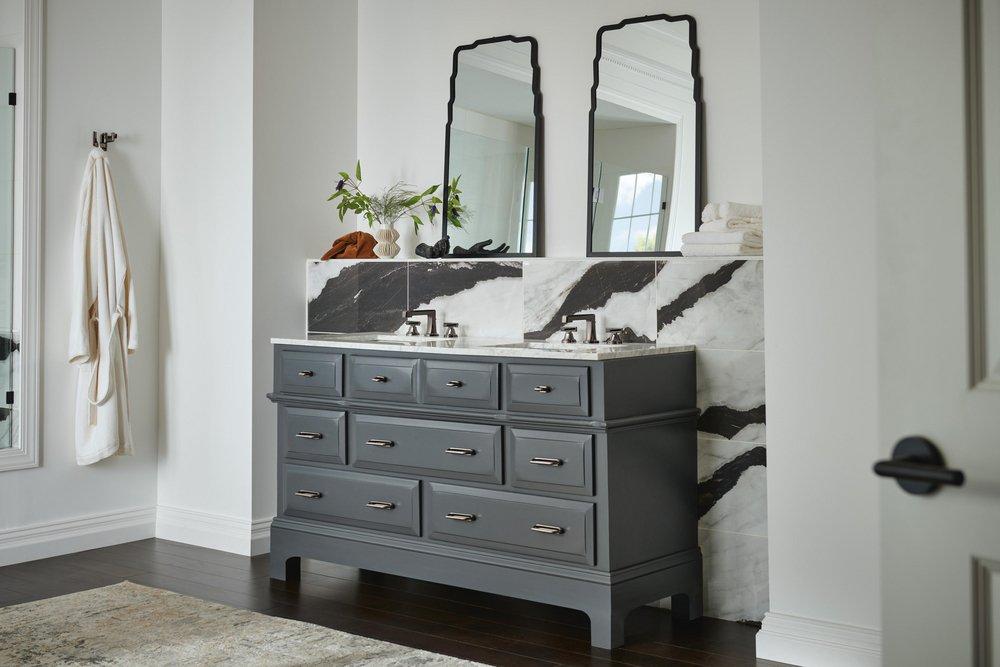 BRIZO LEVOIR: HINGED ROBE HOOK 