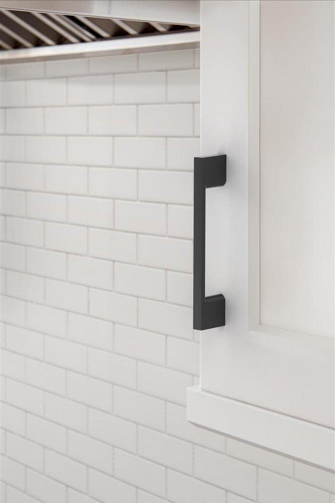 EVERYDAY MODERN 3-3/4 IN 96 MM CENTER-TO-CENTER MATTE BLACK CABINET PULL MABL 
