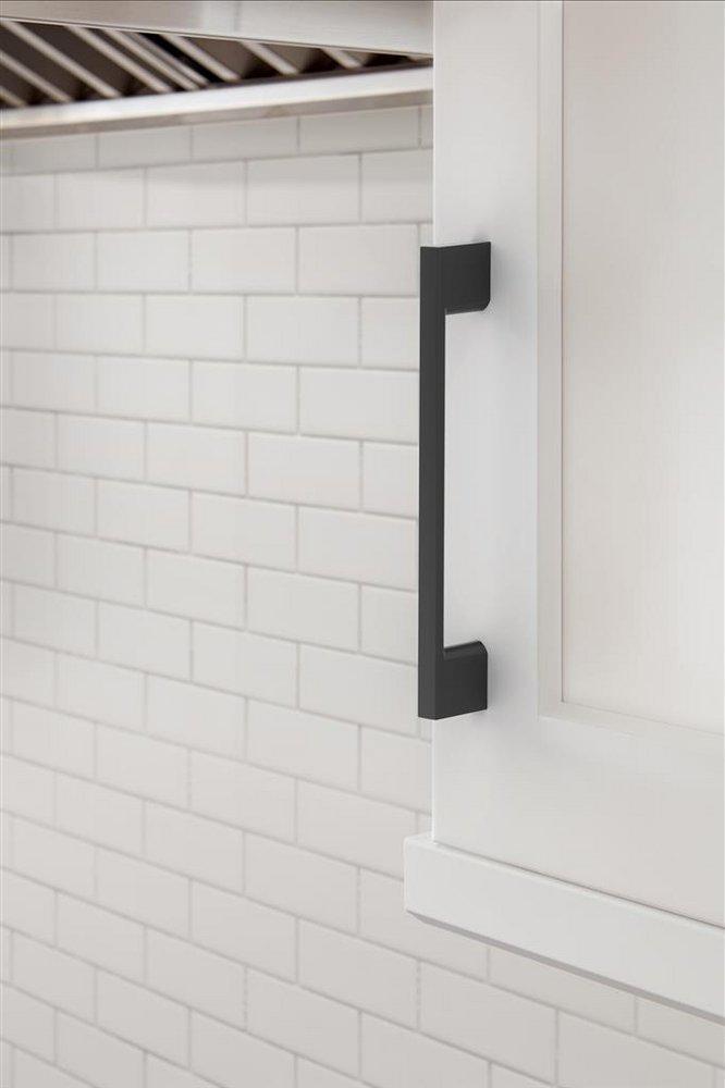 EVERYDAY MODERN 5-1/16 IN 128 MM CENTER-TO-CENTER MATTE BLACK CABINET PULL MABL 