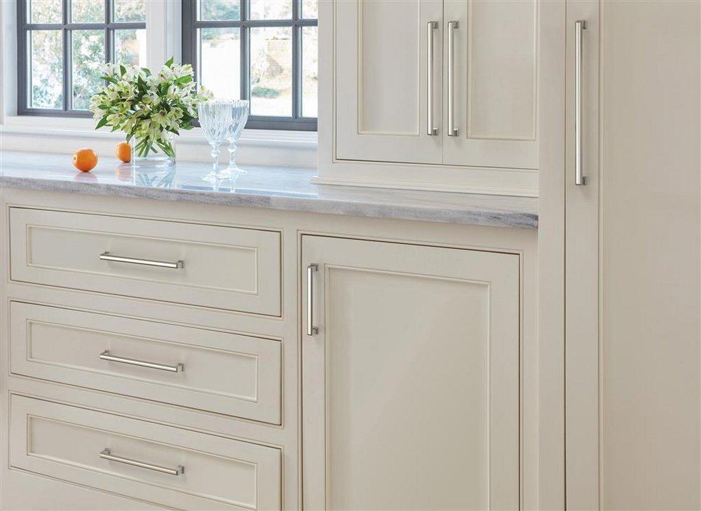 APPOINT 10-1/16 IN 256MM CENTER-TO-CENTER POLISHED CHROME CABINET PULL 