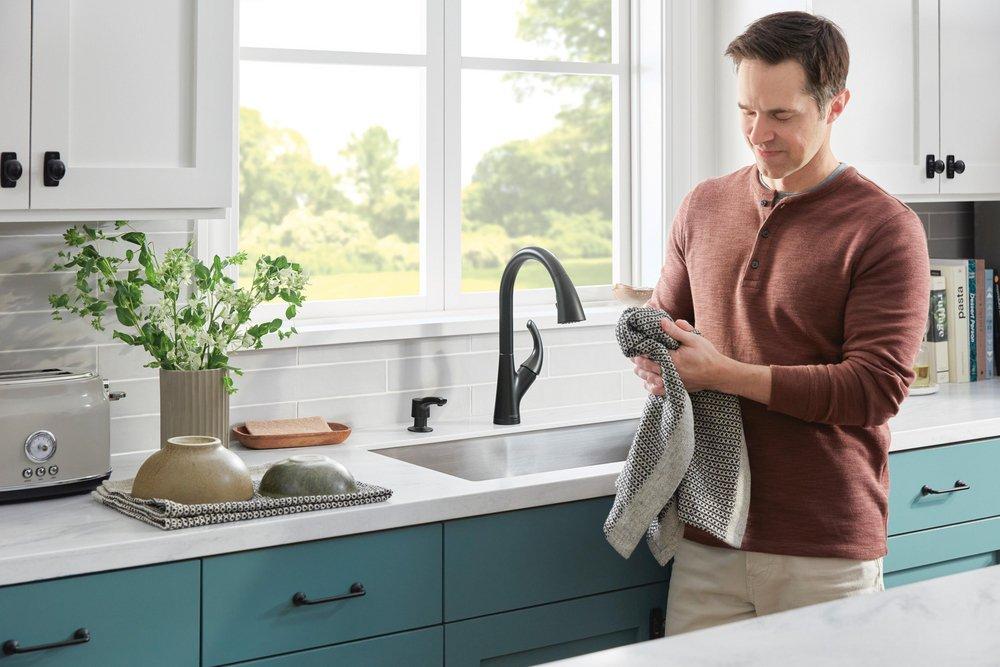 SINGLE HANDLE PULLOUT KITCHEN FAUCE 