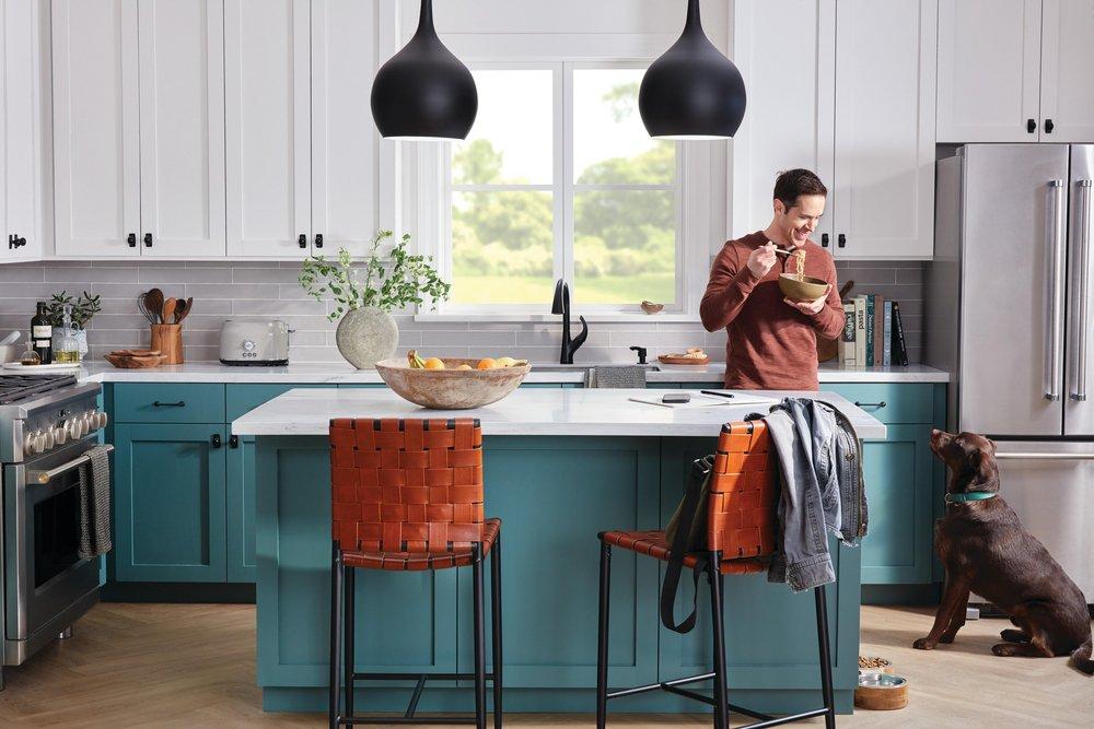 Peerless&reg; Matte Black Single Handle Pull Down Kitchen Faucet 