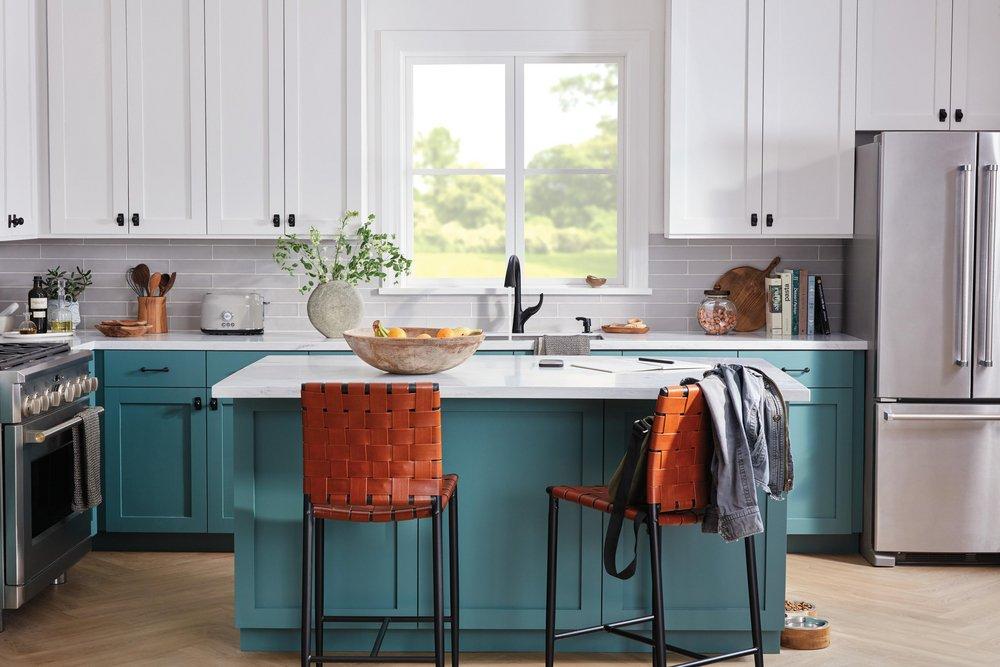 Peerless&reg; Matte Black Single Handle Pull Down Kitchen Faucet 