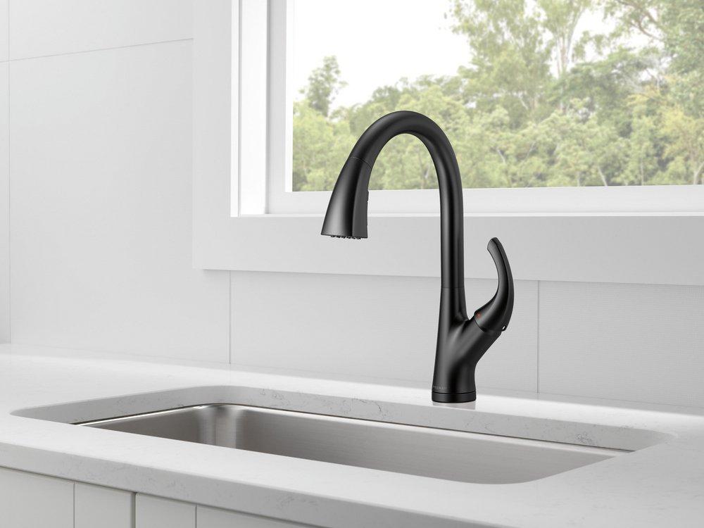 Peerless&reg; Matte Black Single Handle Pull Down Kitchen Faucet 