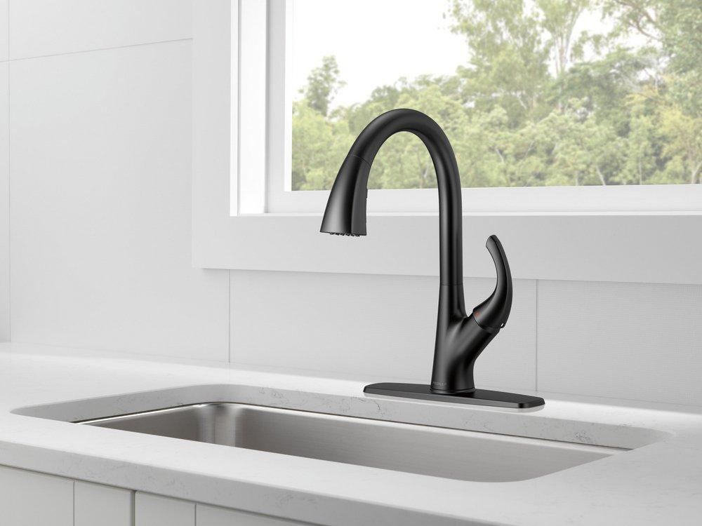 Peerless&reg; Matte Black Single Handle Pull Down Kitchen Faucet 