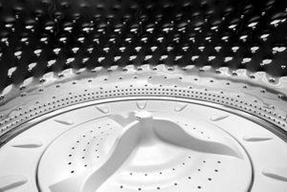 Whirlpool White 27-3/8 in. 5.2 - 5.3 cu. ft. Top Load Washer with Removable Agitator 