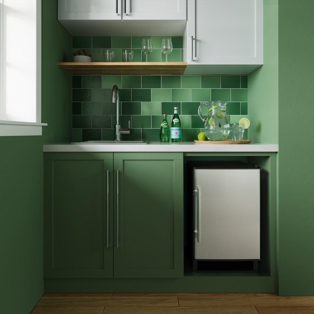 Edgestar Stainless Steel Built-in Crescent Ice Maker in Stainless Steel/Black 