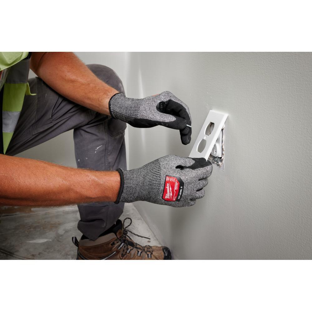 Cut Level 3 High-Dexterity Nitrile Dipped Gloves, M 