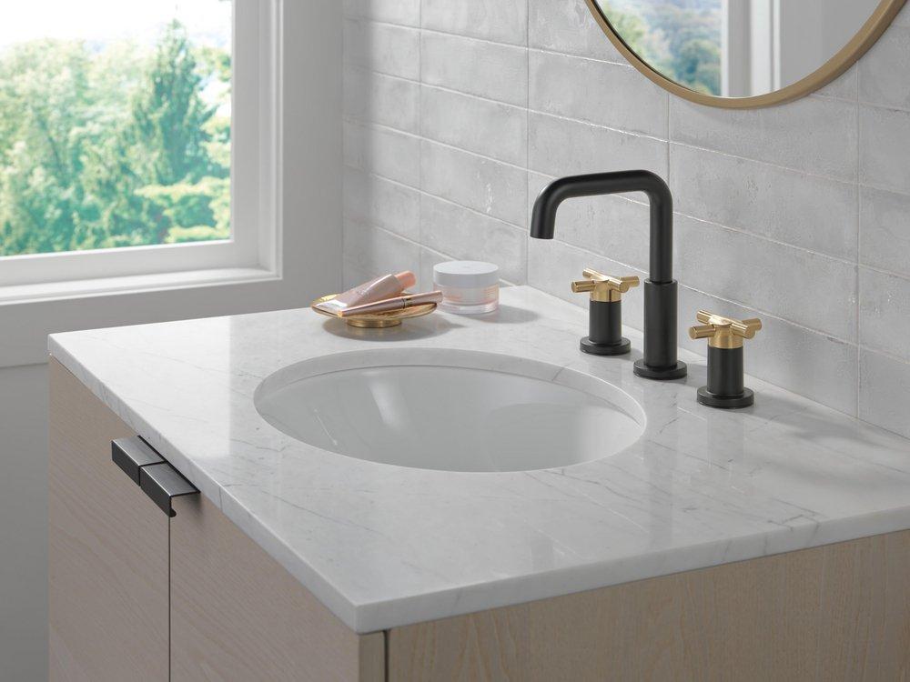 DELTA NICOLI TWO HANDLE WIDESPREAD BATHROOM FAUCET 
