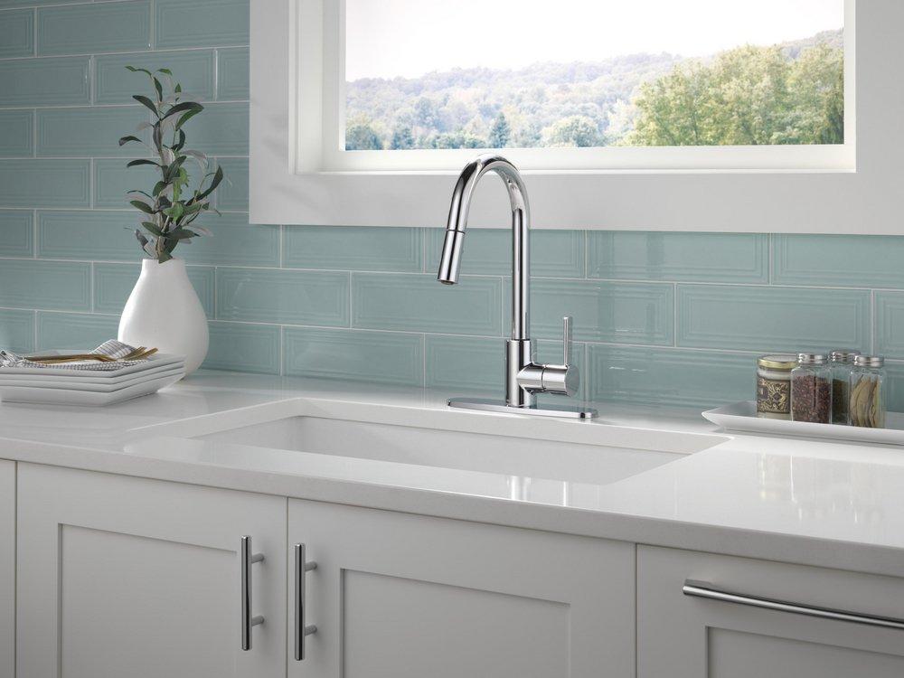Single Handle Pull Down Kitchen Faucet in Chrome 