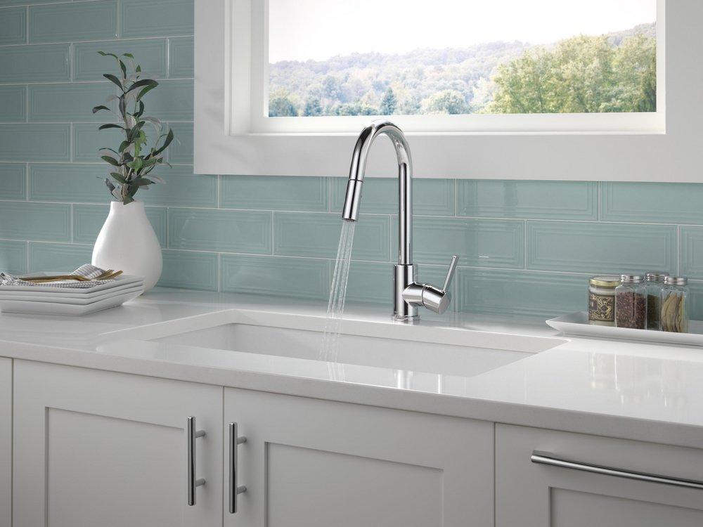 Single Handle Pull Down Kitchen Faucet in Chrome 