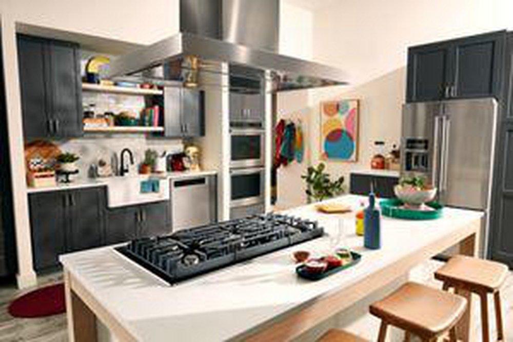 36 in. Gas Cooktop in Black 