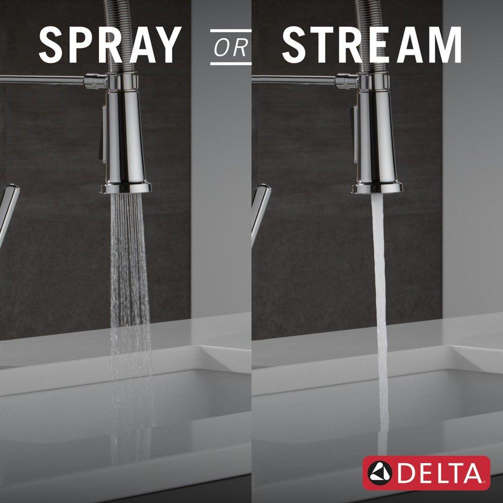 Single Handle Pull Down Kitchen Faucet in Chrome 