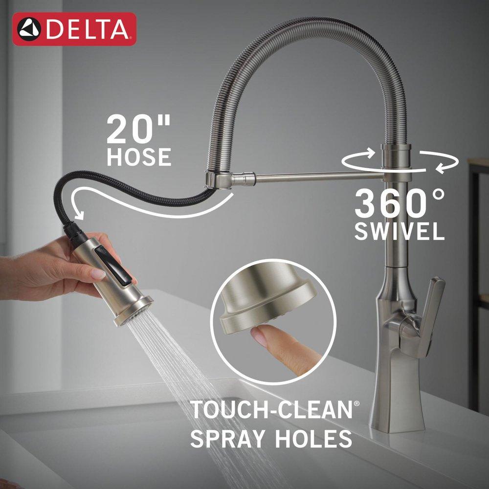Single Handle Pull Down Kitchen Faucet in Stainless 