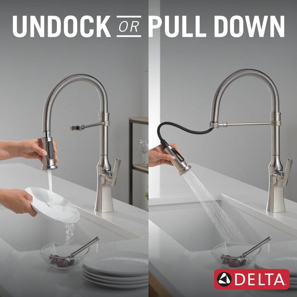 Single Handle Pull Down Kitchen Faucet in Stainless 