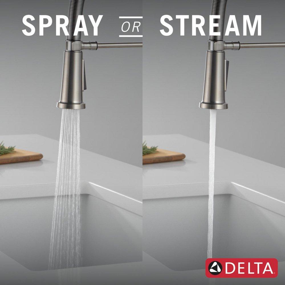 Single Handle Pull Down Kitchen Faucet in Stainless 