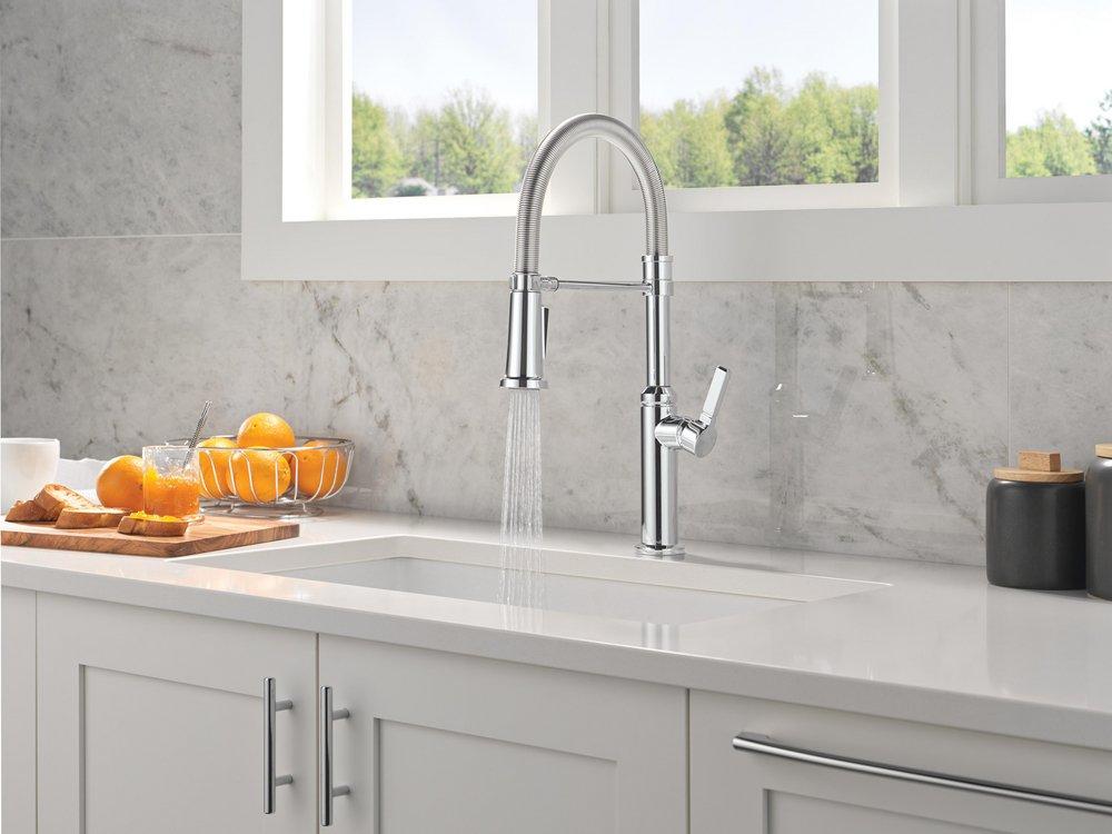 Single Handle Pull Down Kitchen Faucet with Side Spray in Chrome 