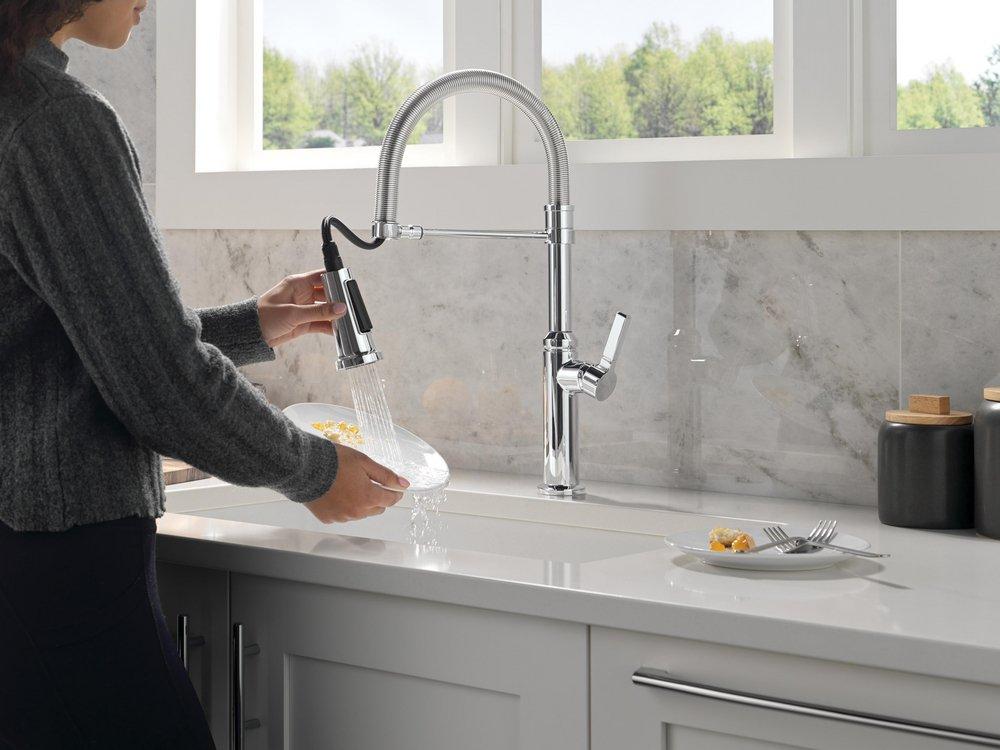Single Handle Pull Down Kitchen Faucet with Side Spray in Chrome 