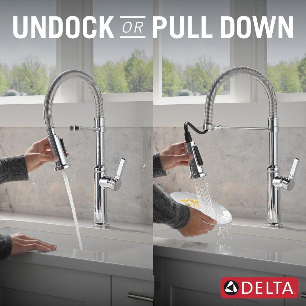 Single Handle Pull Down Kitchen Faucet with Side Spray in Chrome 