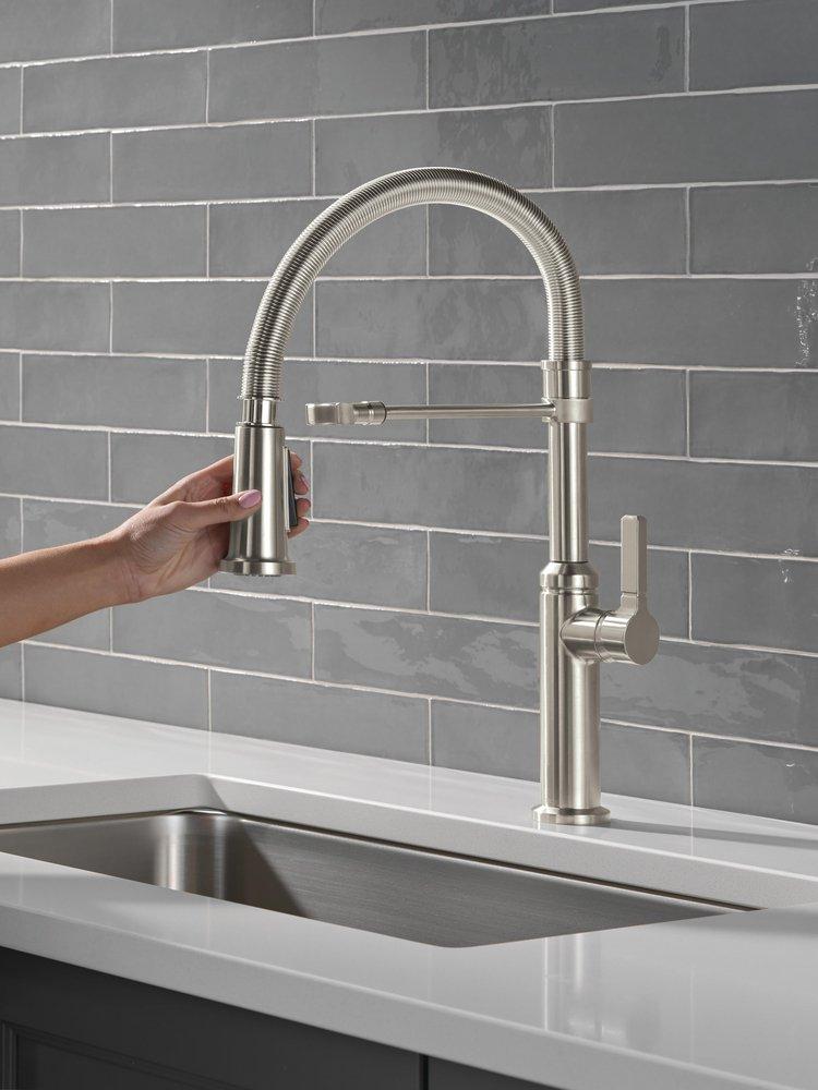 Single Handle Pull Down Kitchen Faucet with Side Spray in Brilliance&reg; Stainless 