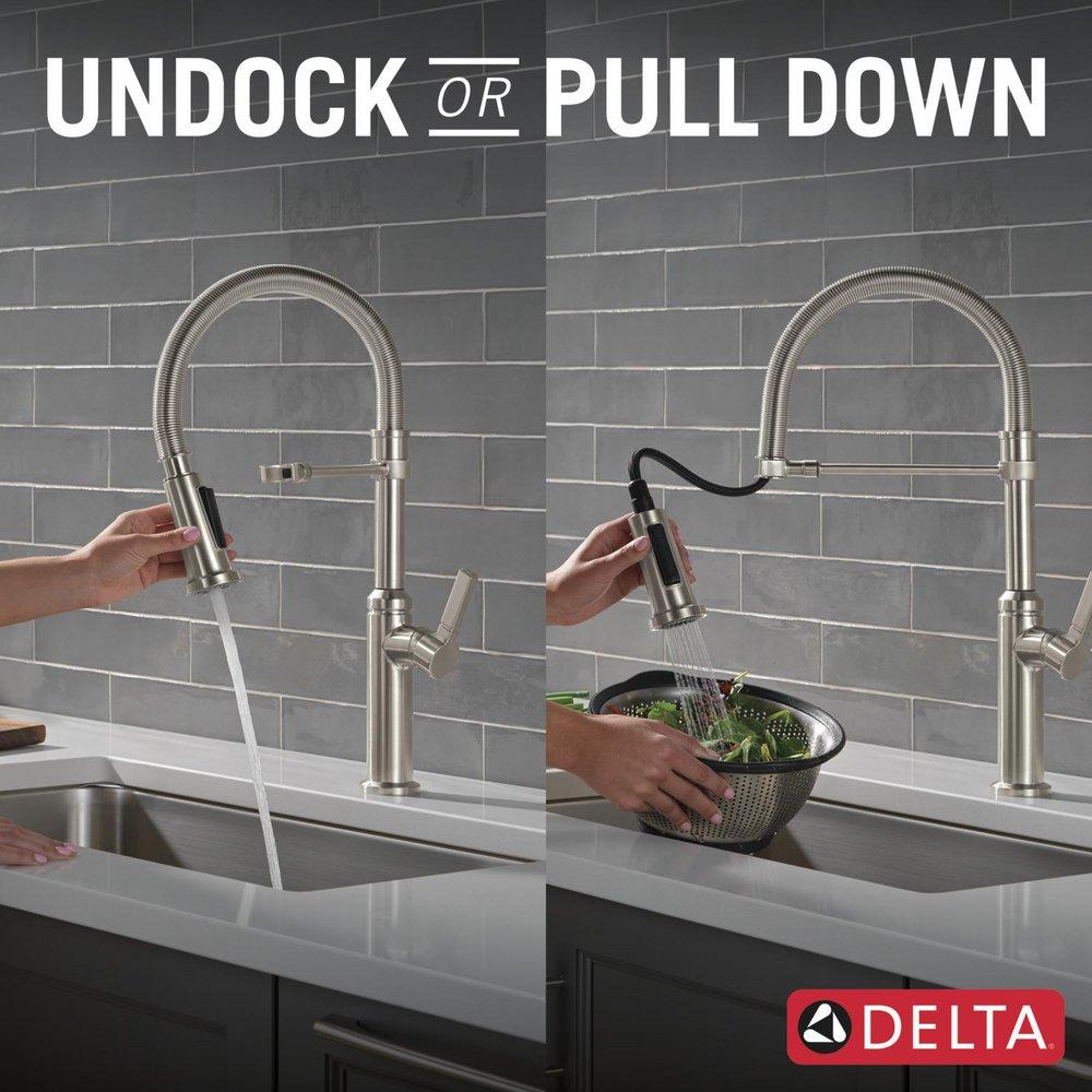 Single Handle Pull Down Kitchen Faucet with Side Spray in Brilliance&reg; Stainless 